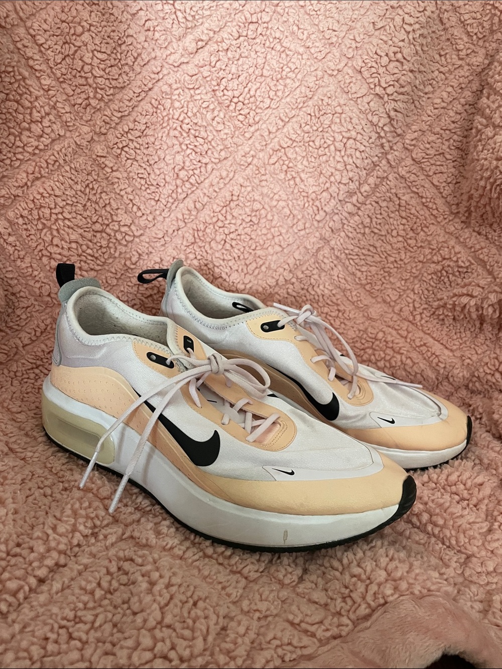 Nike White & Peach Athletic Sneakers with Black Swoosh